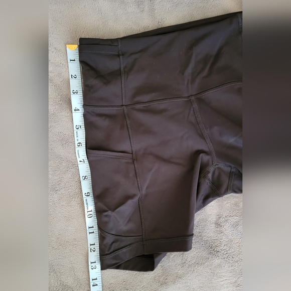 NWOT Lululemon Biker Shorts 5in size 4 with pockets - Picture 6 of 8